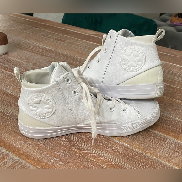 White leather high top converse sneakers in great condition! - Picture 2 of 8